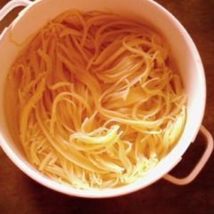 電子レンジで 7 分温野菜パスタ（湯切り不要）